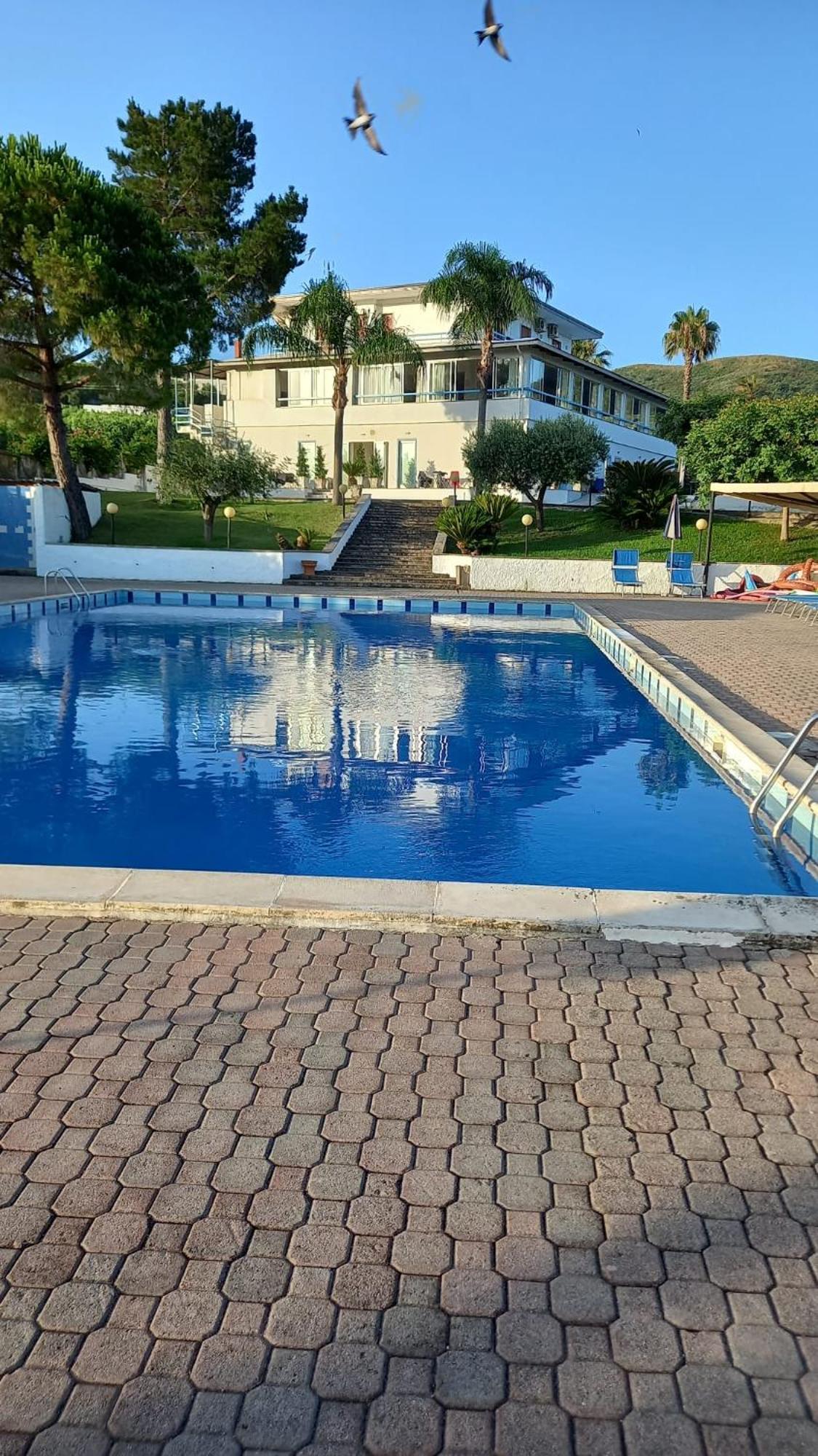 Hotel La Tombola Agropoli Kültér fotó