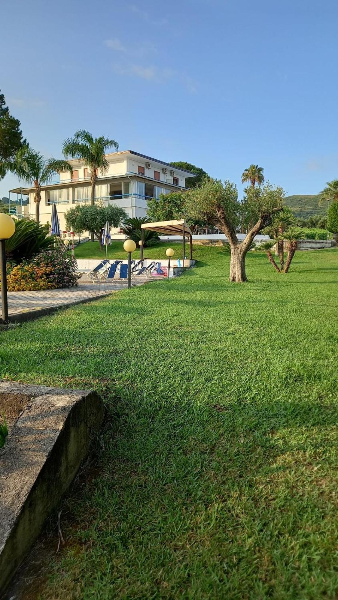Hotel La Tombola Agropoli Kültér fotó
